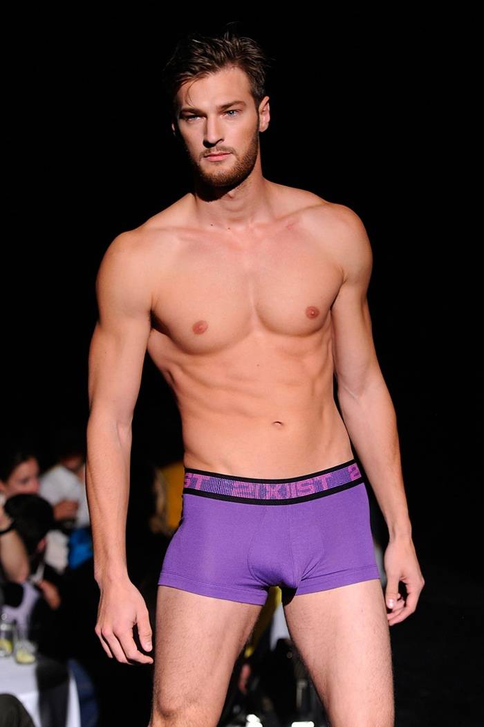 2(x)ist&rsquo;s fashion show