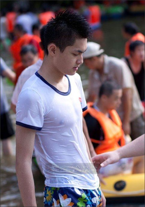 อ่ะๆ หนุ่มๆ ตอนตีห้าครึ่งครับ อิอิ นอนแระน๊าๆๆๆ By Chay-ake