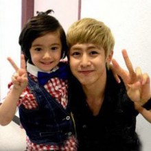 น่ารักซะไม่มี! หนูน้อยแดเนียล นิชคุณรุ่นเด็ก