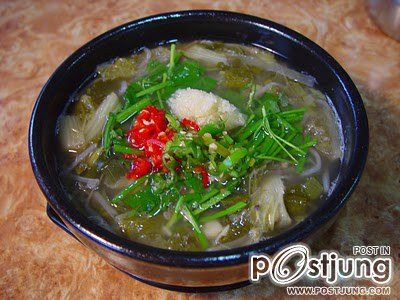 2. กุก (Guk) ซุป ซุปเป็นอาหารจานสำคัญเมื่อมีข้าวมาเสิร์ฟ เครื่องปรุงของซุปช