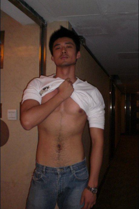 ซี๊ดดด !!!! หนุ่มๆ หุ่นซ่ายามบ่าย By chay-ake