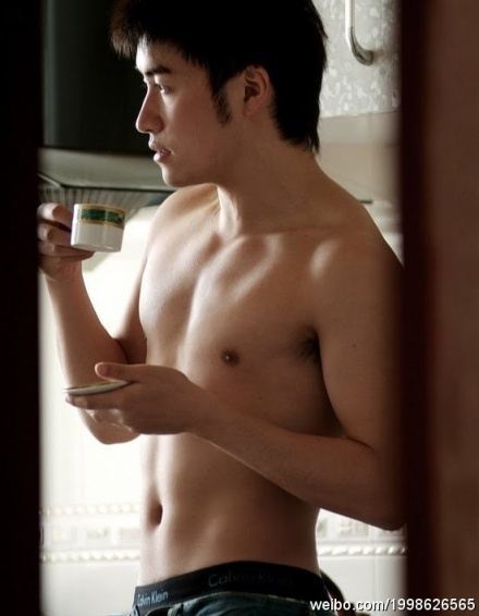 ซี๊ดดด !!!! หนุ่มๆ หุ่นซ่ายามบ่าย By chay-ake