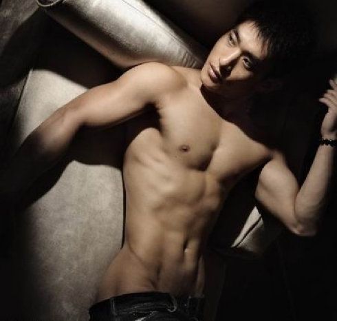 ซี๊ดดด !!!! หนุ่มๆ หุ่นซ่ายามบ่าย By chay-ake