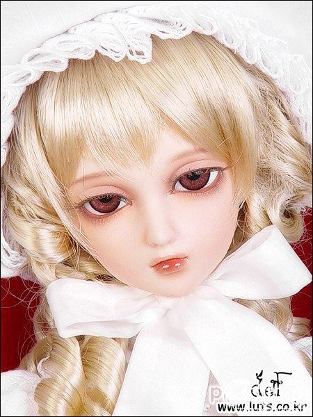 ตุ๊กตาดอลฟี่สวยๆ