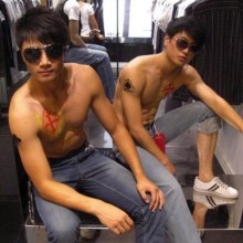 เอาหนุ่มๆ  มาฝากช่วงเย็น ทองหล่อน้ำจะท่วมแว้วว ฮือๆๆ By Chay-ake