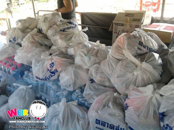 เวียร์ ศุกลวัฒน์ & รายการคันปาก ลงพื้นที่ช่วยเหลือผู้ประสบภัยน้ำท่วม