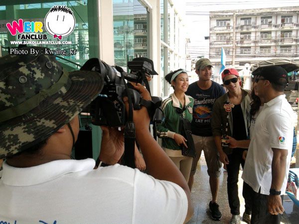 เวียร์ ศุกลวัฒน์ & รายการคันปาก ลงพื้นที่ช่วยเหลือผู้ประสบภัยน้ำท่วม