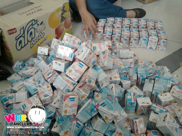 เวียร์ ศุกลวัฒน์ & รายการคันปาก ลงพื้นที่ช่วยเหลือผู้ประสบภัยน้ำท่วม