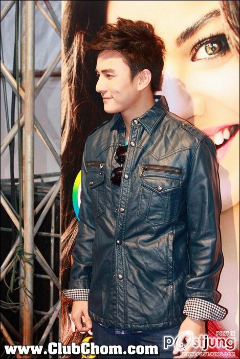 ธันวา  ดาวรุ่ง