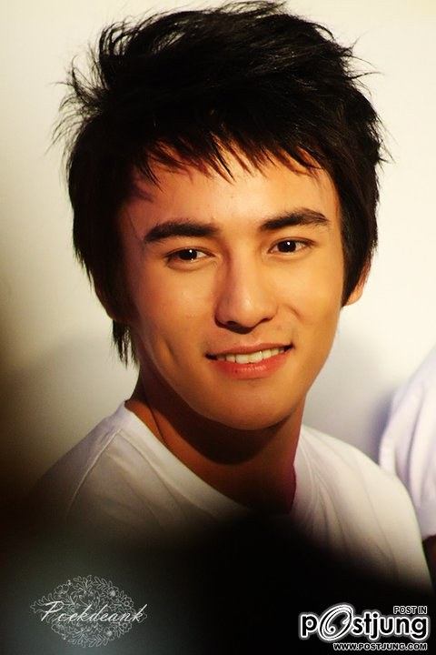 ธันวา  ดาวรุ่ง