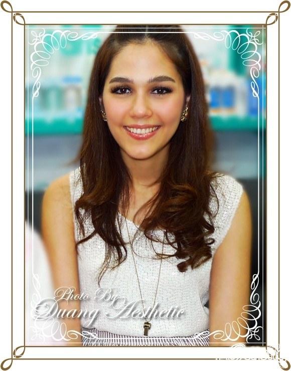 ชมพู่ อรายา กับภาพในสกุลผู้ดี