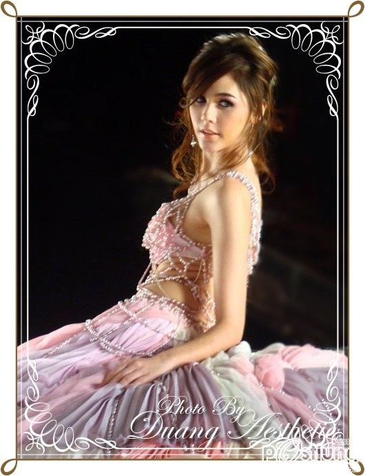 ชมพู่ อรายา กับภาพในสกุลผู้ดี