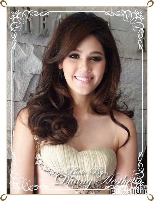 ชมพู่ อรายา กับภาพในสกุลผู้ดี