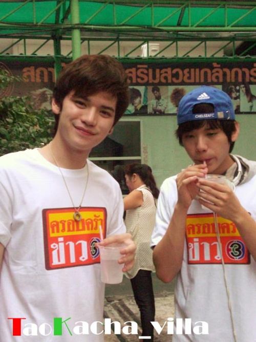 [AF8]  เต๋า-คชา & ครอบครัวข่าว3 ลงพื้นที่ช่วยเหลือผู้ประสบภัยน้ำท่วม