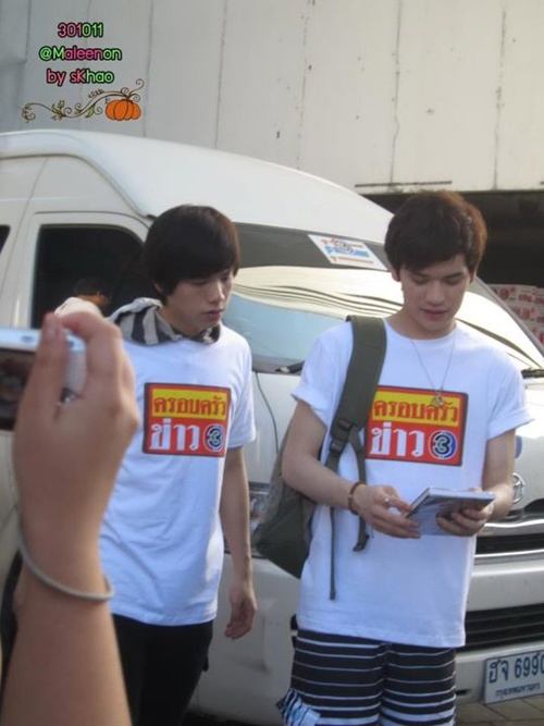 [AF8]  เต๋า-คชา & ครอบครัวข่าว3 ลงพื้นที่ช่วยเหลือผู้ประสบภัยน้ำท่วม