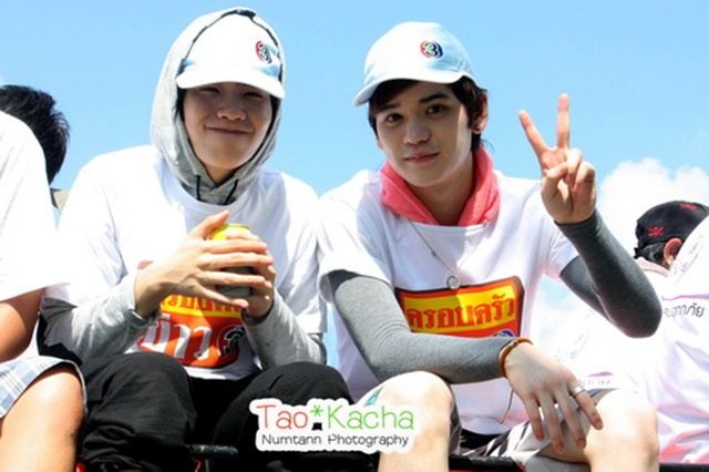 [AF8]  เต๋า-คชา & ครอบครัวข่าว3 ลงพื้นที่ช่วยเหลือผู้ประสบภัยน้ำท่วม