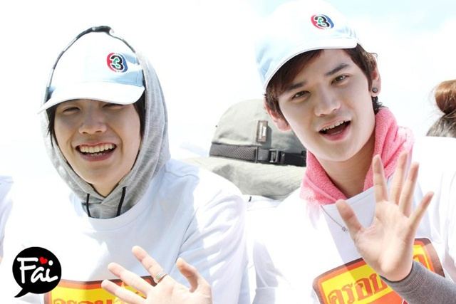 [AF8]  เต๋า-คชา & ครอบครัวข่าว3 ลงพื้นที่ช่วยเหลือผู้ประสบภัยน้ำท่วม