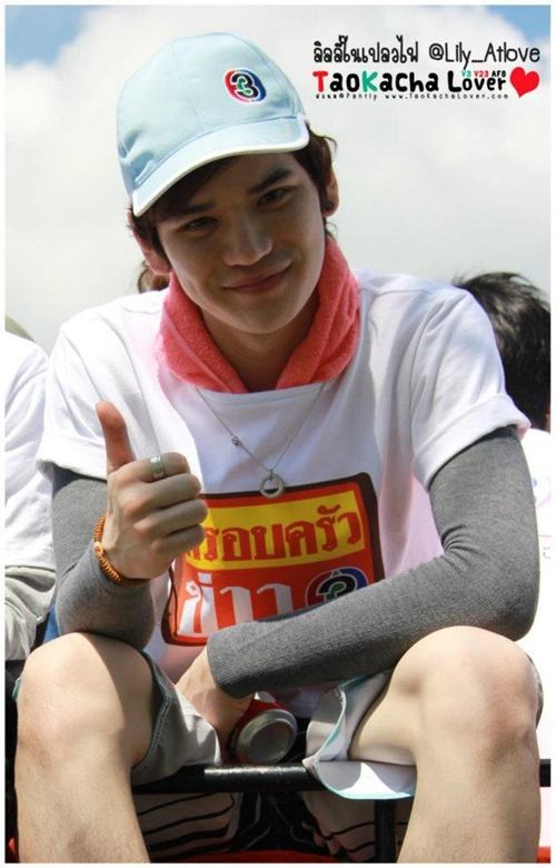 [AF8]  เต๋า-คชา & ครอบครัวข่าว3 ลงพื้นที่ช่วยเหลือผู้ประสบภัยน้ำท่วม