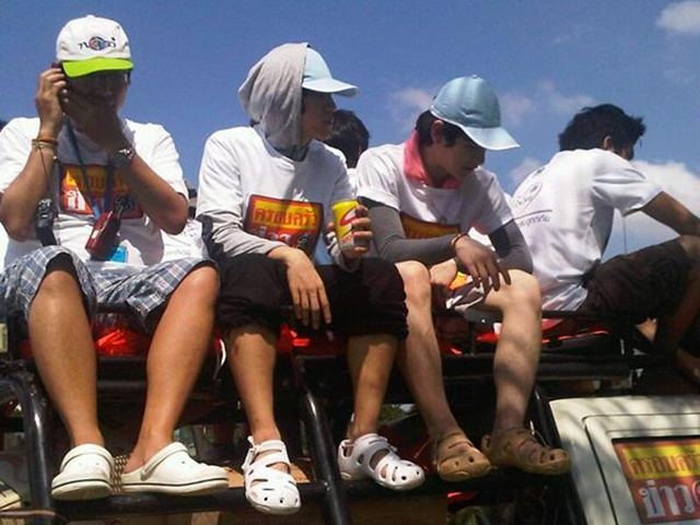 [AF8]  เต๋า-คชา & ครอบครัวข่าว3 ลงพื้นที่ช่วยเหลือผู้ประสบภัยน้ำท่วม