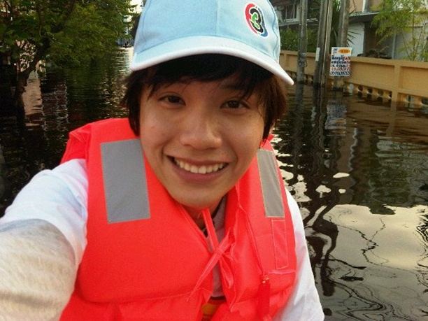 [AF8]  เต๋า-คชา & ครอบครัวข่าว3 ลงพื้นที่ช่วยเหลือผู้ประสบภัยน้ำท่วม