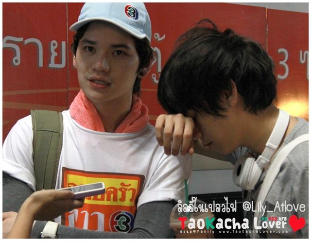 [AF8]  เต๋า-คชา & ครอบครัวข่าว3 ลงพื้นที่ช่วยเหลือผู้ประสบภัยน้ำท่วม