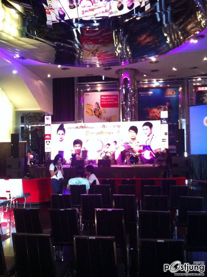 แสงพร้อม เสียงพร้อม เวทีพร้อม สื่อพร้อม ดาราพร้อม.. เพื่อนๆใน FB ที่ไม่ได้