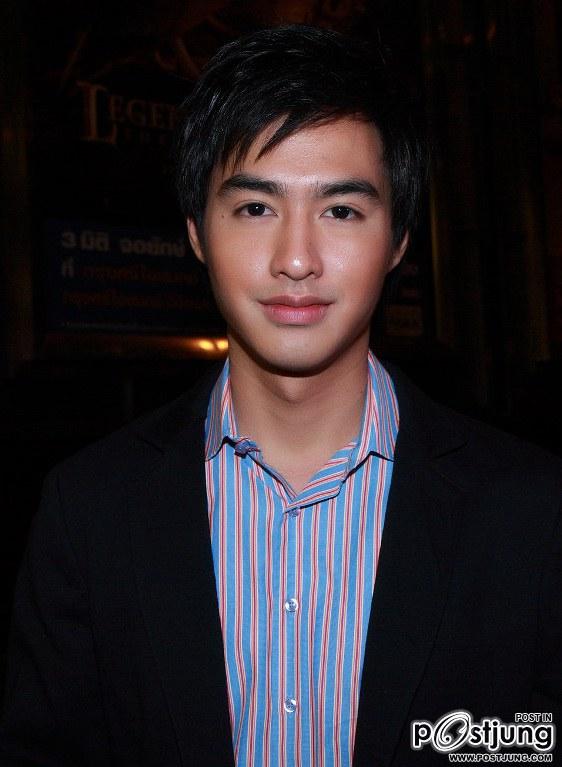 ซูมๆๆพระเอก