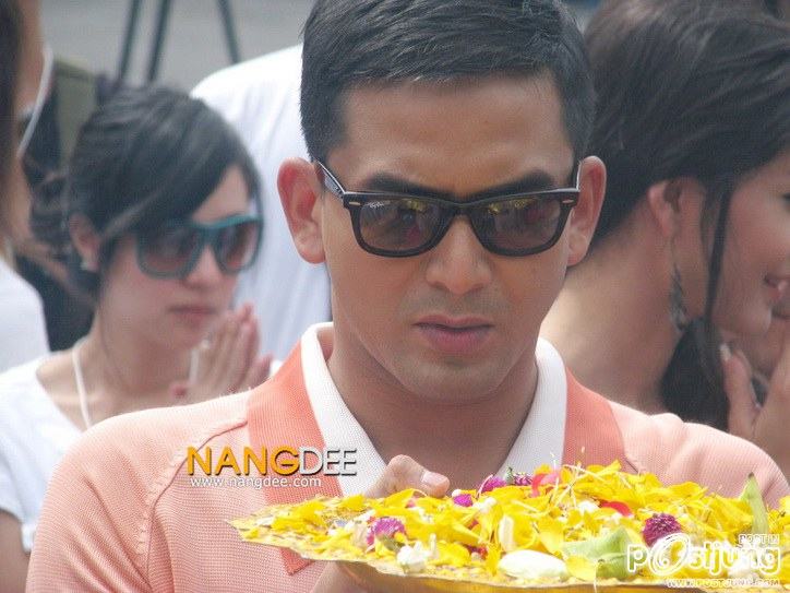 ซูมๆๆพระเอก