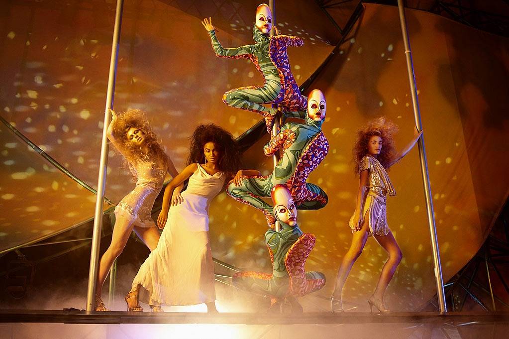 ไฮแฟชั่น การแสดงสุดอลังการ