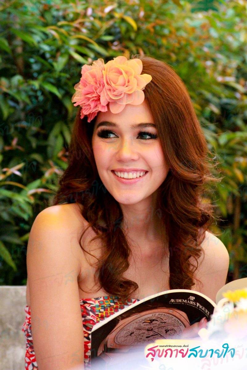 ชมพู่-อารยา เบี้องหลังถ่ายแบบนิตยสารสุขกาย สบายใจ ฉบับเดือน พ.ย. 54