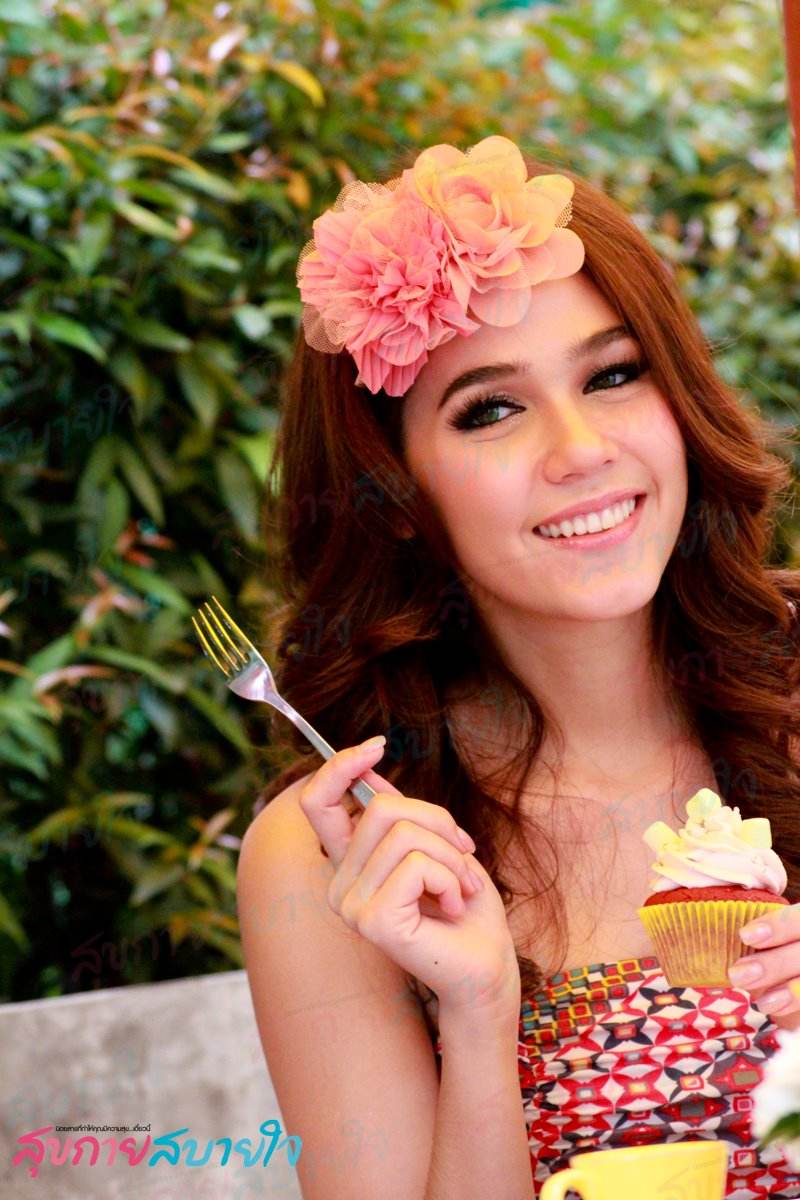 ชมพู่-อารยา เบี้องหลังถ่ายแบบนิตยสารสุขกาย สบายใจ ฉบับเดือน พ.ย. 54