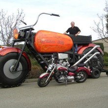 ไปนั่งมอเตอร์ไซค์เล่นกับเม้ยนะคะ