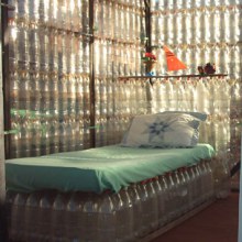 ไอเดียเจ๋ง! บ้านจากขวดพลาสติก