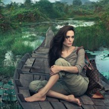 เดี๋ยวนี้เค้าฮิต โฆษณา กระเป๋า บนเรือ กันจัง อิอิ