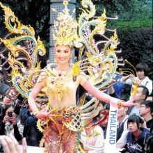 ''น้องเล็ก-กัณตพัฒน์'' โชว์ชุดไทย ''สุพรรณการเวก'' ดังกระหึ่มเมืองจีน