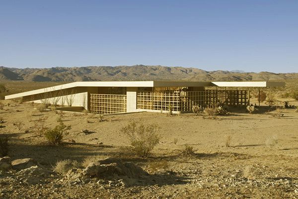 Gold Interior Design in a Golden Exterior House - amazing!