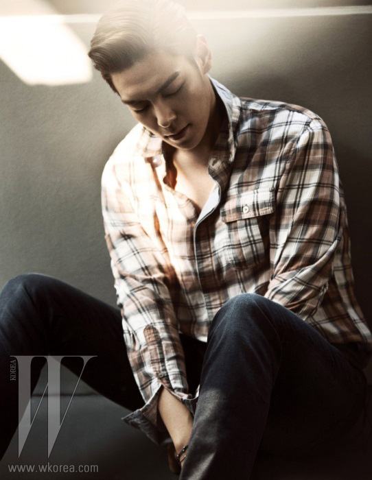 Yoon Eun Hye & Big Bang's T.O.P @ W Korea November 2011