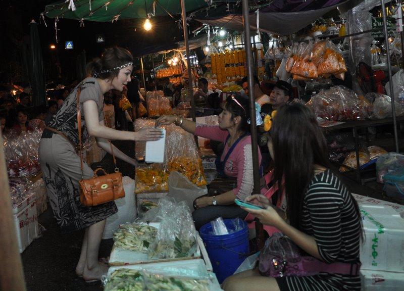 แจ๊ส มิสทิฟฟานี่ หาเงินบริจาคช่วยคนน้ำท่วม