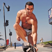 ไม่อายอยู่แล้ว เซ็กซี่ซะอย่าง ถอดกลางถนนเลย!