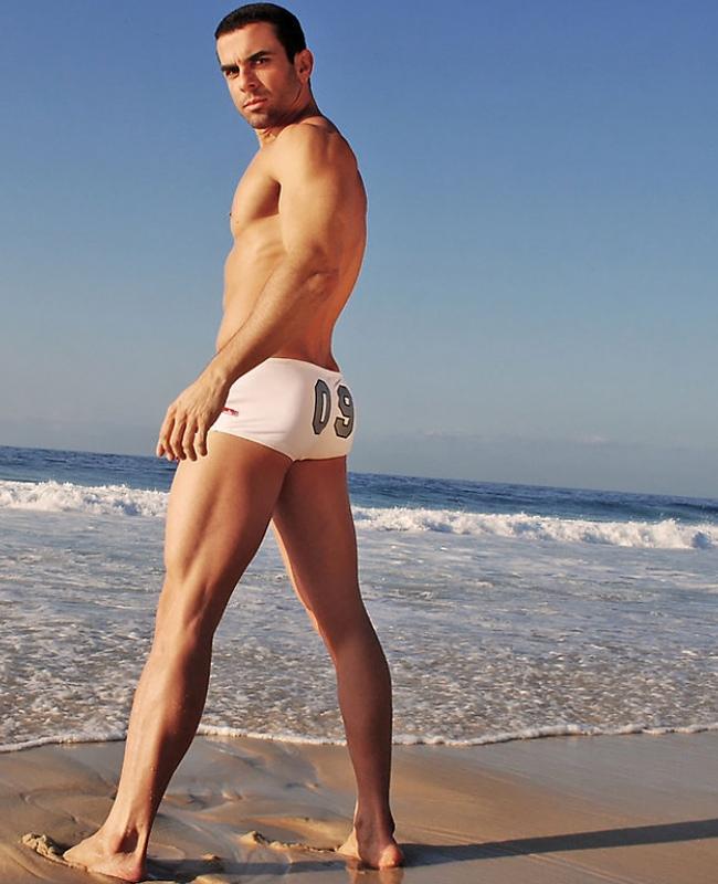 ไม่อายอยู่แล้ว เซ็กซี่ซะอย่าง ถอดกลางถนนเลย!