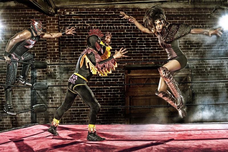 ไฮแฟชั่น กับ นักมวยปล้ำ จาก ลูช่า วา วูม ที่มีรูปแบบมาจาก หน้ากาก นักมวยปล้ำของเม็กซิกัน