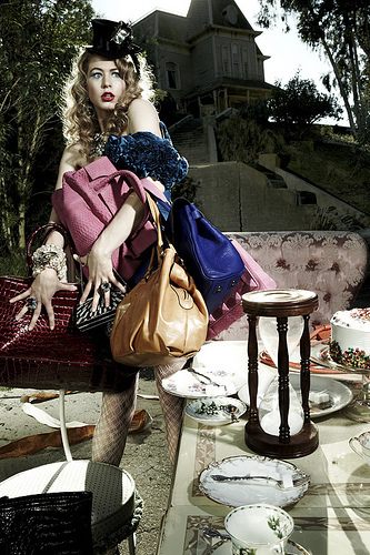 บ้า กระเป๋า