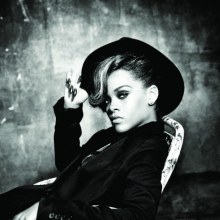 รูปภาพโปรโมใหม่ล่าสุดของ Rihanna