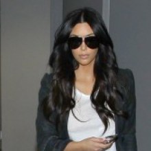 Kim Kardashian ออกมาโดยไม่ใส่แหวนแต่งงานเป็นครั้งแรก!