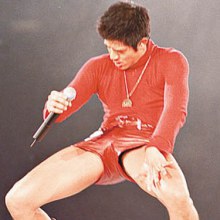 กัวฟู่เฉิง ทำอะไรเสียวๆ ให้ดูในคอนเสิร์ต