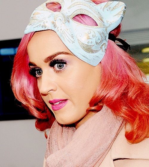 Katy Perry: Halloween Cat Mask! สวยน่ารักมากๆ