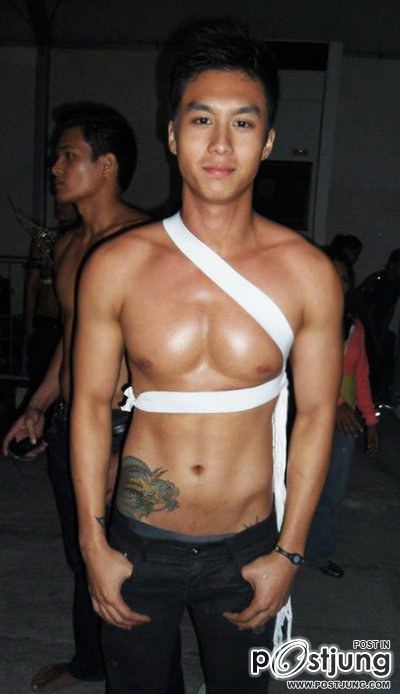 หนุ่มในโลกออนไลน์