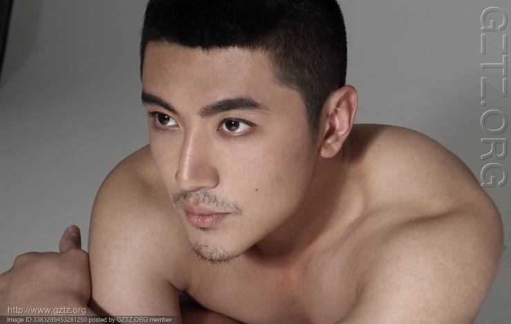 หนุ่มหมีๆ