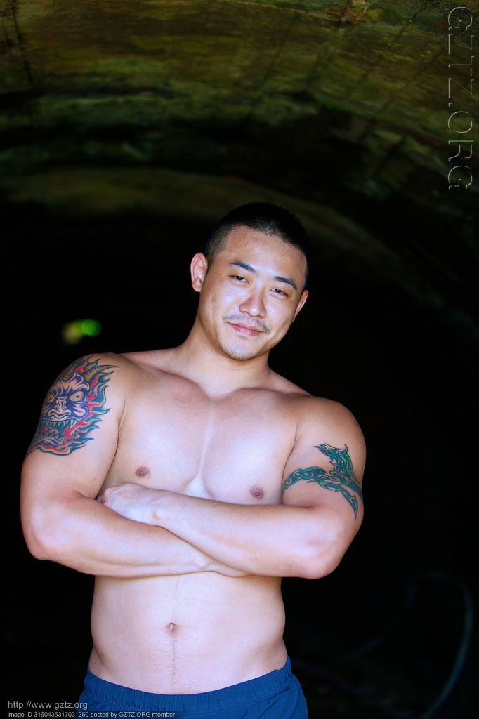 หนุ่มหมีๆ