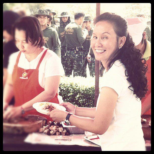 ชาวเอไทม์ ยกพลไปให้กำลังใจและมอบอาหารกลางวันให้เหล่าทหาร